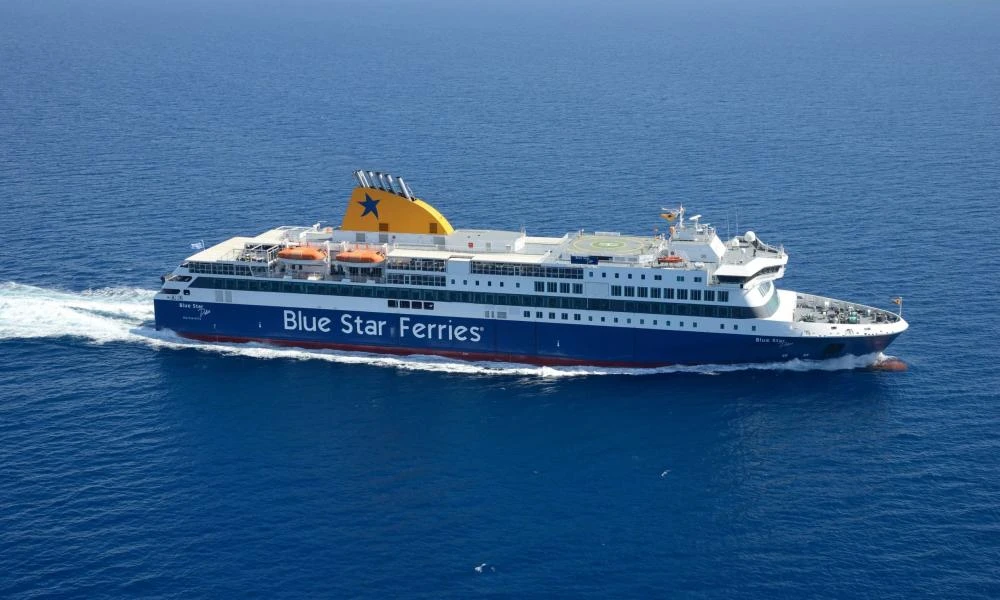 Πειραιάς: Ποδαρικό κάνει στο λιμάνι το Blue STar Delos (Βίντεο)